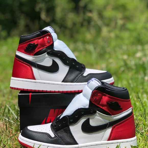 Jordan 1 “Satin Black Toe” - Picture 2 of 5